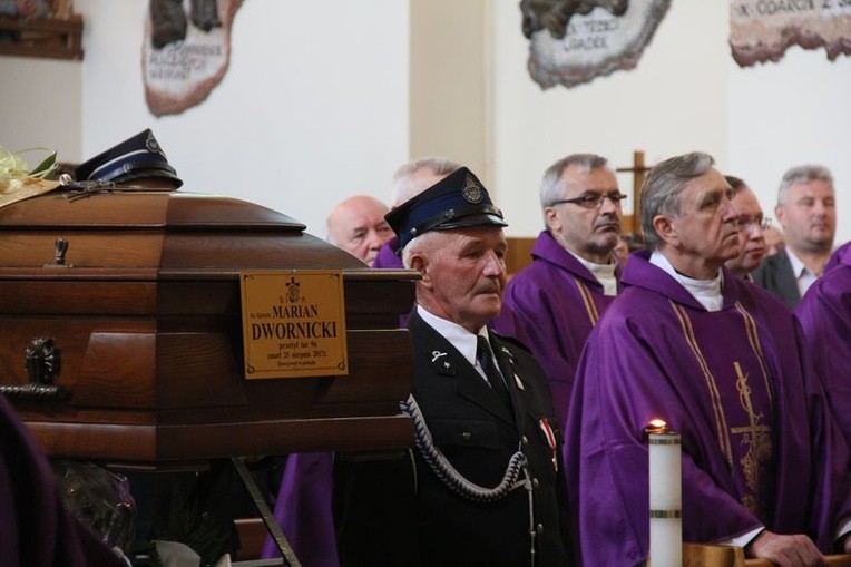 Pogrzeb ks. Mariana Dwornickiego
