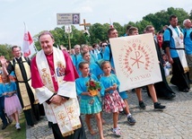 Pielgrzymów z diecezji  na szczyt Jasnej Góry z grupą 22. wprowadził bp Andrzej Jeż.