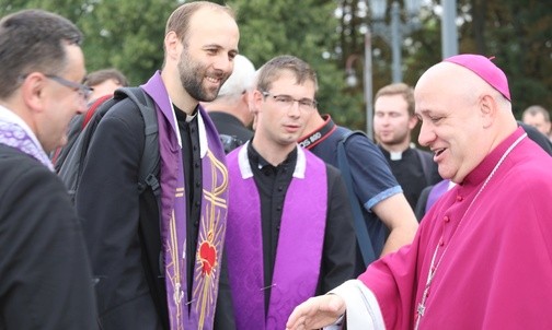 Powitał pątników bp Piotr Greger