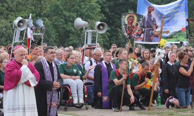 Powitanie z Matką: na kolanach, z radością, ale nieraz też ze łzami w oczach...