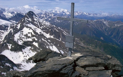 Szczyt Bortelhornu (3194 m n.p.m.).