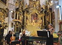 Jeden z występów odbył się w Łapszach Wyżnych.