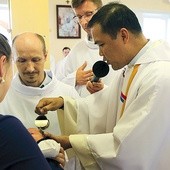 Ks. Salvador udzielił chrztu św. dziecku małżeństwa zaangażowanego w działalność misyjną, m.in. w Afryce.