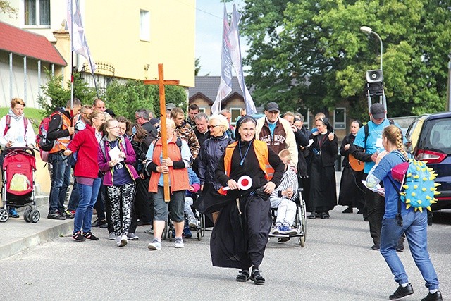 Pielgrzymka odbywała się od 22 do 25 sierpnia. Pątnicy mieli  do pokonania równe 100 km.