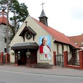 Jedną ze wskazanych świątyń jest kościół w Krynicy Morskiej  w parafii ojców franciszkanów.