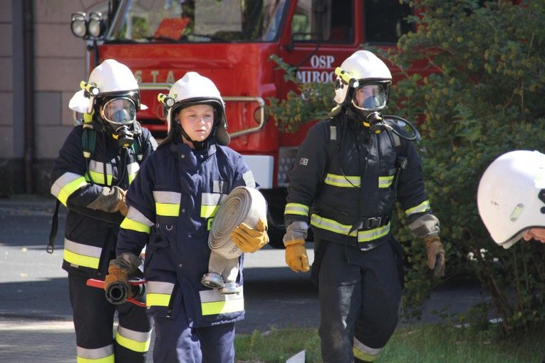 Ćwiczenia strażaków w kościele w Nowej Soli