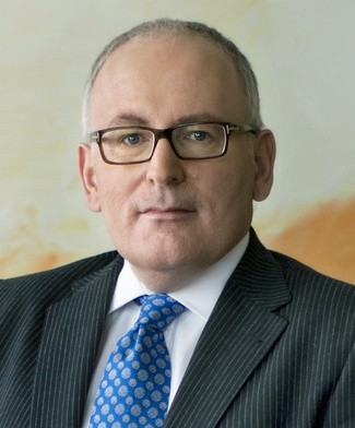 Timmermans: "Jesteśmy otwarci na dialog z Polską, ale..."