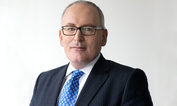 Timmermans łączy uruchomienie art 7. z sytuacją sędziów SN