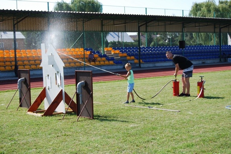 Zabawa dziadków i wnuków
