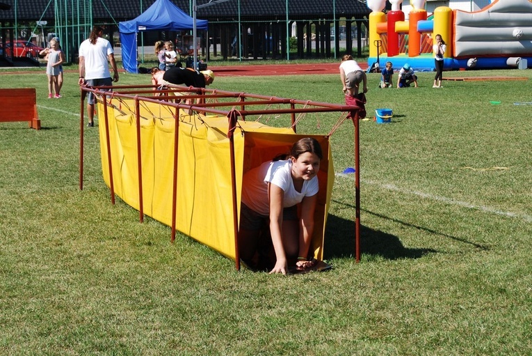 Zabawa dziadków i wnuków