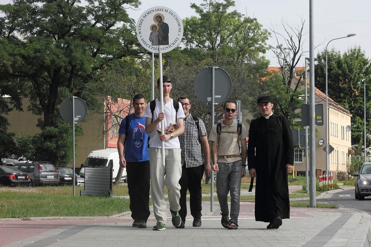 Matka czeka na alumnów