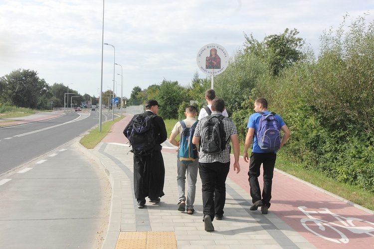 Matka czeka na alumnów