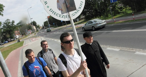 Matka czeka na alumnów