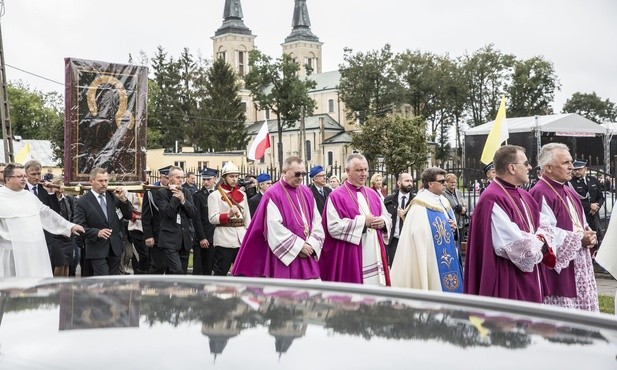 Witamy Cię, Królowo, w miejscu Cudu nad Wisłą