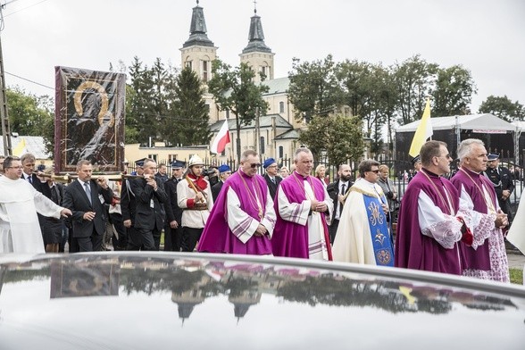 Witamy Cię, Królowo, w miejscu Cudu nad Wisłą