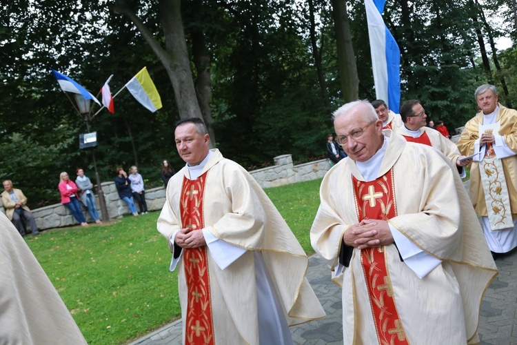 Dróżki różańcowe w Zawadzie