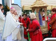 Podziękowania za zebrane plony są częścią uroczystości ku czci Matki Bożej w Wąwolnicy