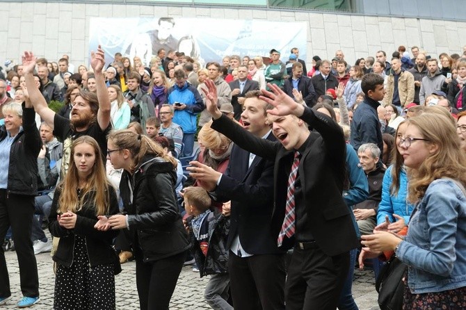 Muzyka przez duże eM koncert