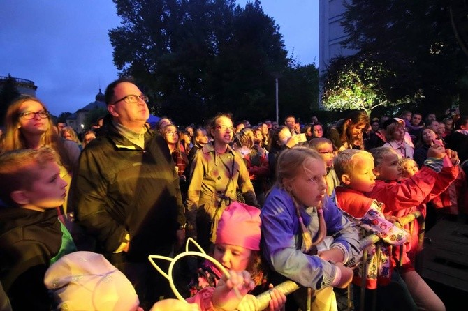 Muzyka przez duże eM koncert