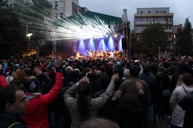 Muzyka przez duże eM koncert