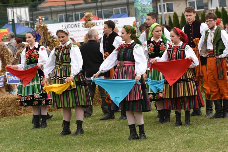 Diecezjalne dożynki w Lutomii Dolnej
