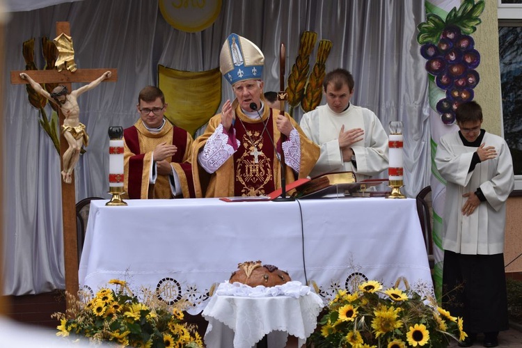 Diecezjalne dożynki w Lutomii Dolnej