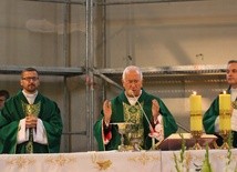 Z biskupem ordynariuszem społeczność "Klasyka" modliła się potrzebne łaski w nowym roku szkolnym