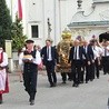 Po Eucharystii korowód wyruszył w kierunku OSiR.