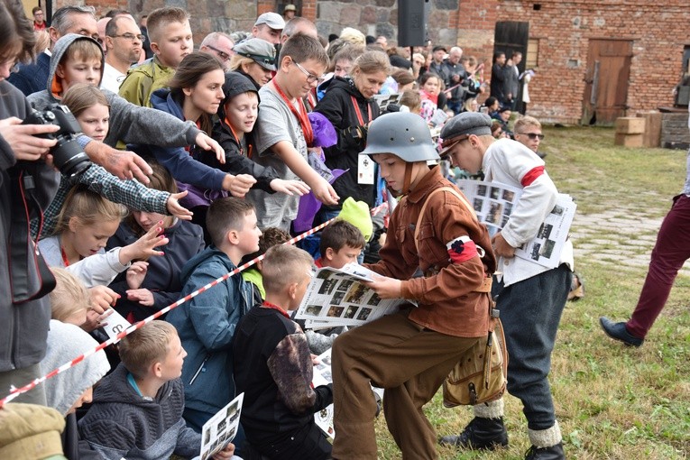 W obchody jubileuszowe 100-lecia harcerstwa w Przasnyszu wpisano również rekonstrukcje historyczne, które przypomniały chlubne karty harcerstwa polskiego