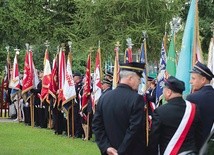 W obchodach wzięło udział kilkadziesiąt pocztów sztandarowych, wystawionych przez kolejarzy i celników z całej Polski. 