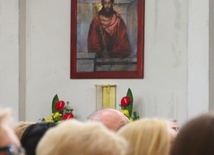 Kopie najsłynniejszego obrazu Adama Chmielowskiego znajdują się w wielu kościołach. Tutaj, w elbląskiej świątyni księży salwatorianów przy ul. Częstochowskiej.  