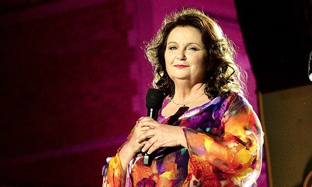 – Najważniejsze to żyć tak, aby ludzie wokół mnie byli szczęśliwi – mówi A. Dymna. Na zdjęciu podczas finału Festiwalu Zaczarowanej Piosenki w 2016 roku.