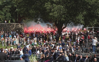 Na Błonia przyszły tysiące lubinian, m.in. górników i kibiców Zagłębia Lubin.