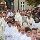 Mszy św., w trakcie której odbyła się promocja lektorów i przekazanie posługi nowym parom animatorskim Domowego Kościoła, przewodniczył bp Paweł Socha.