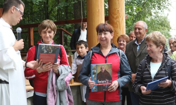 Trzy pielgrzymkowe siostry, które na Jasną Górkę z Korbielowa wędrują od początku, co roku...