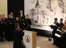 Ks. Tomasz Lisiecki od lat prowadzi chór seminaryjny