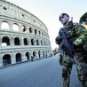 Włochy wyglądają dziś jak oblężona twierdza. Wielu obiektów turystycznych strzegą uzbrojeni żołnierze.