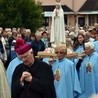 Tuż przed figurą Matki Bożej Fatimskiej szedł tradycyjnie bp Ignacy.