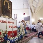 Józefów: Ikona w deszczu i gorące powitanie