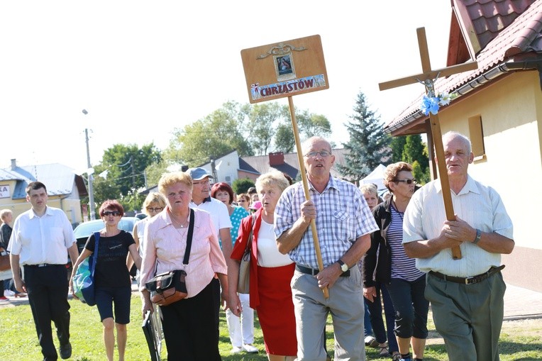 Przybywają piesze pielgrzymki