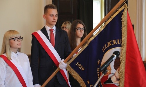 Swój nowy sztandar otrzymali uczniowie II LO im. Mikołaja Kopernika w Cieszynie