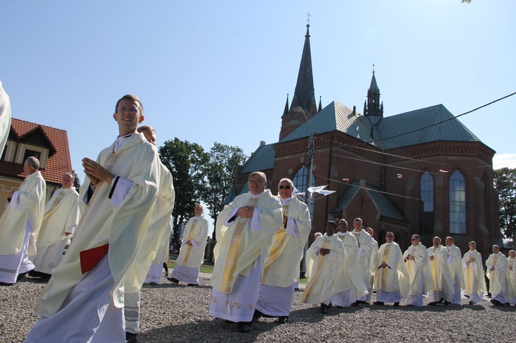 Procesja do ołtarza