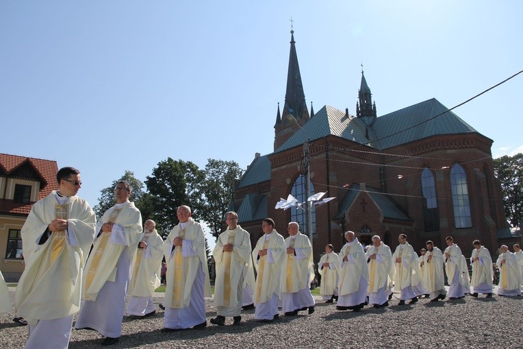 Procesja do ołtarza