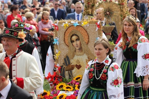 Odpust w Domaniewicach połączony jest z dożynkami. 