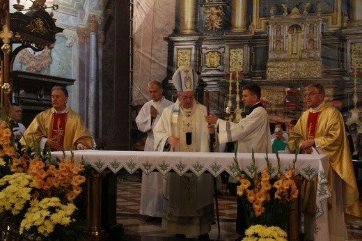 Msza św. w archikatedrze podczas pielgrzymki osób niewidomych