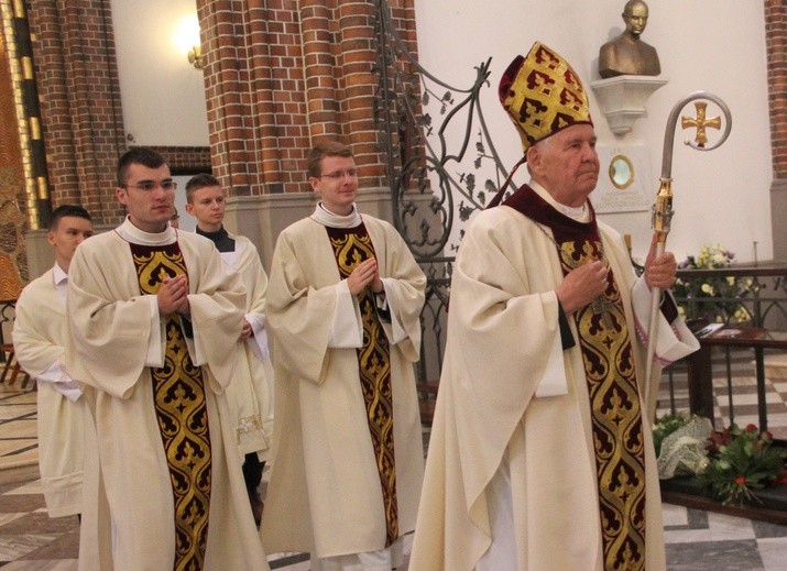 Bp Romaniuk jest wybitnym biblistą, autorem przekładu całego Pisma Świętego z języków oryginalnych.