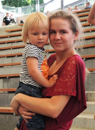 Młodzi w amfiteatrze pod Grojcem w Żywcu 2017