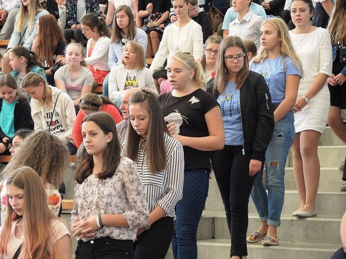 Młodzi w amfiteatrze pod Grojcem w Żywcu 2017