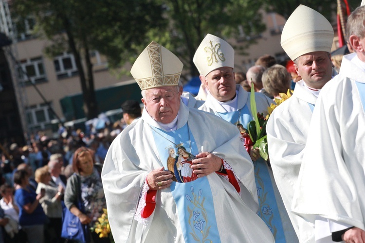 Msza święta, procesja z darami, procesja do kościoła