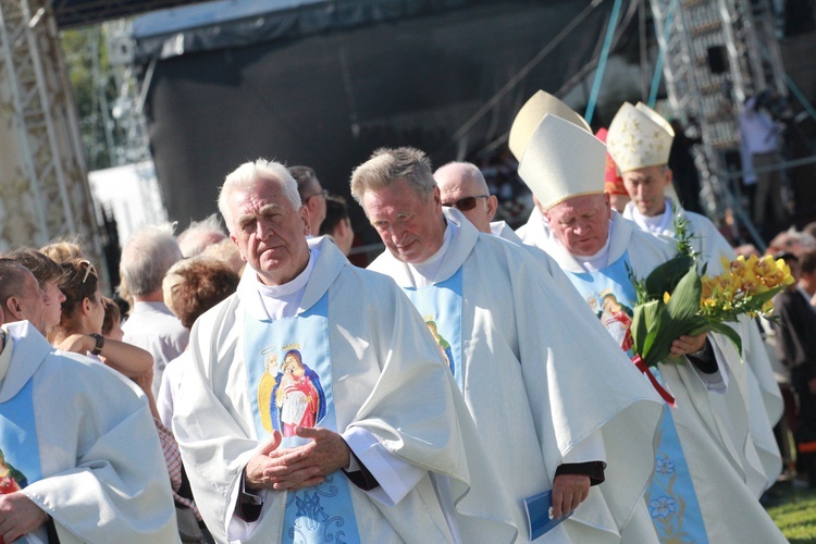 Msza święta, procesja z darami, procesja do kościoła